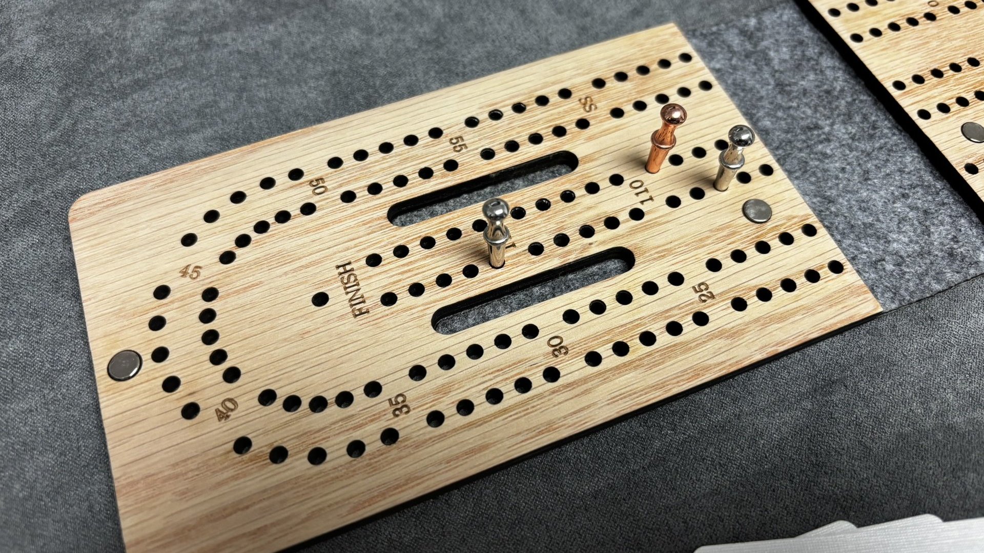 Compact Folding Travel Cribbage Board with Metal Pegs – Portable Oak Game for Camping & On-the-Go Fun