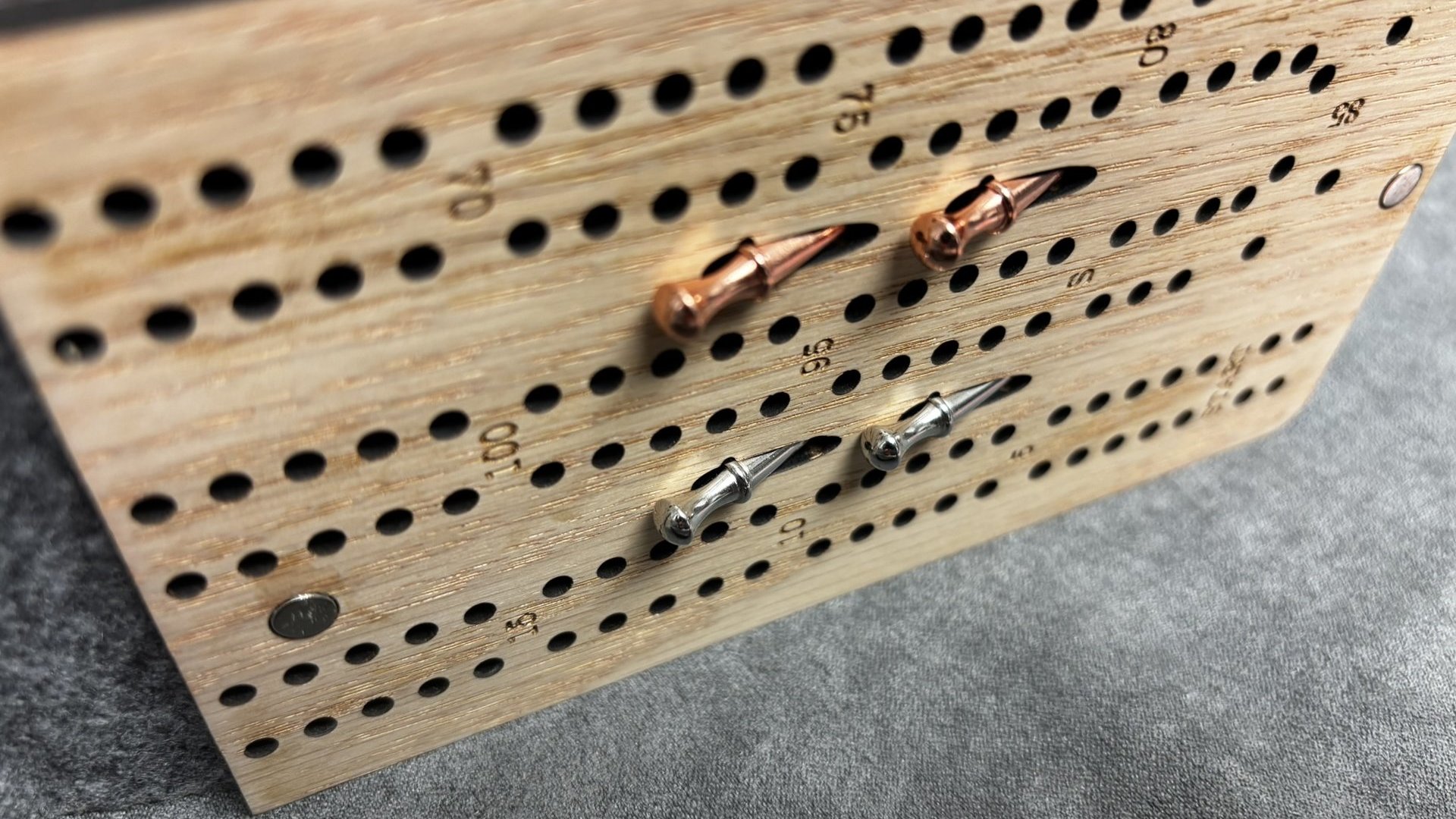 Compact Folding Travel Cribbage Board with Metal Pegs – Portable Oak Game for Camping & On-the-Go Fun
