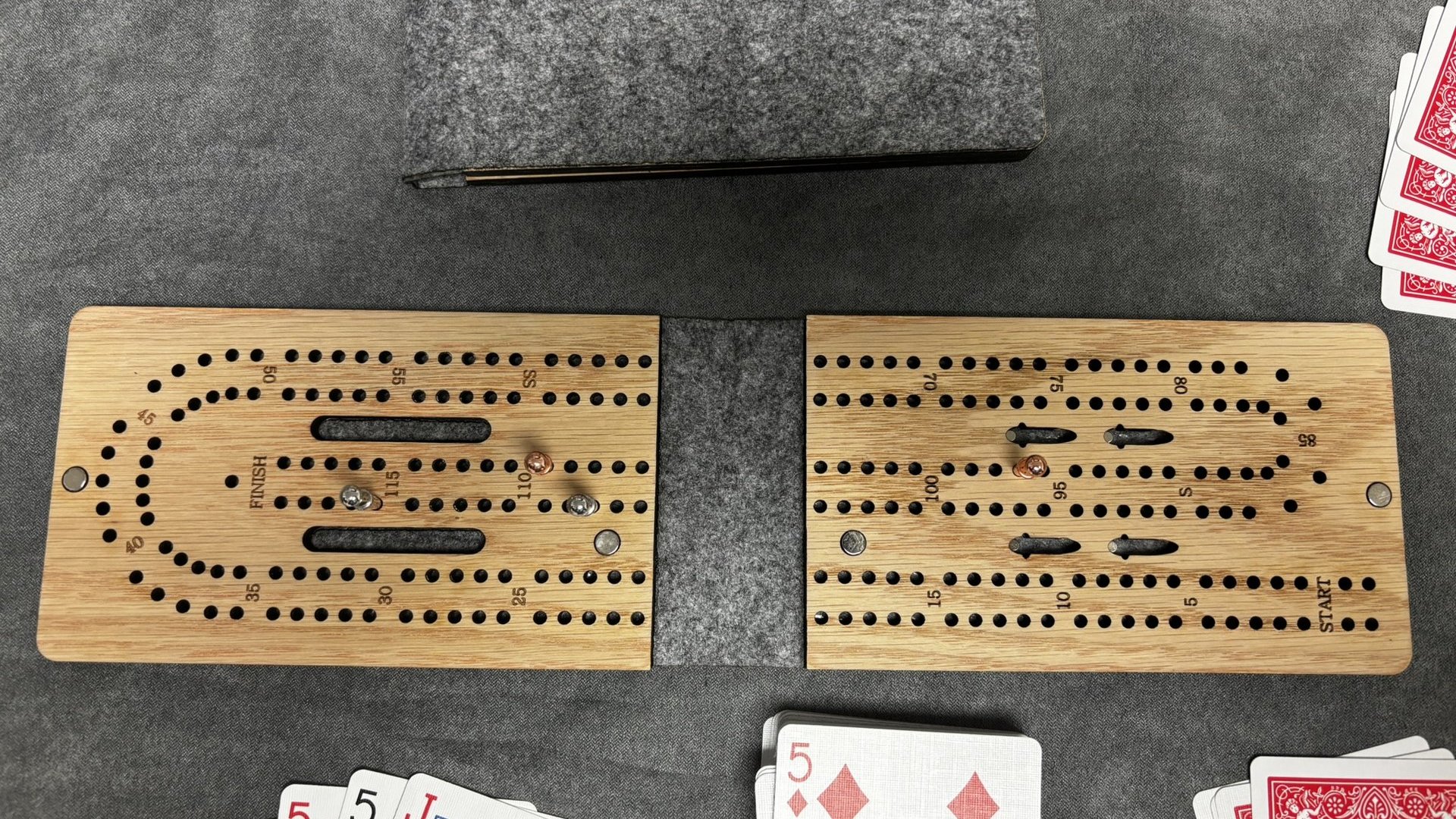 Compact Folding Travel Cribbage Board with Metal Pegs – Portable Oak Game for Camping & On-the-Go Fun