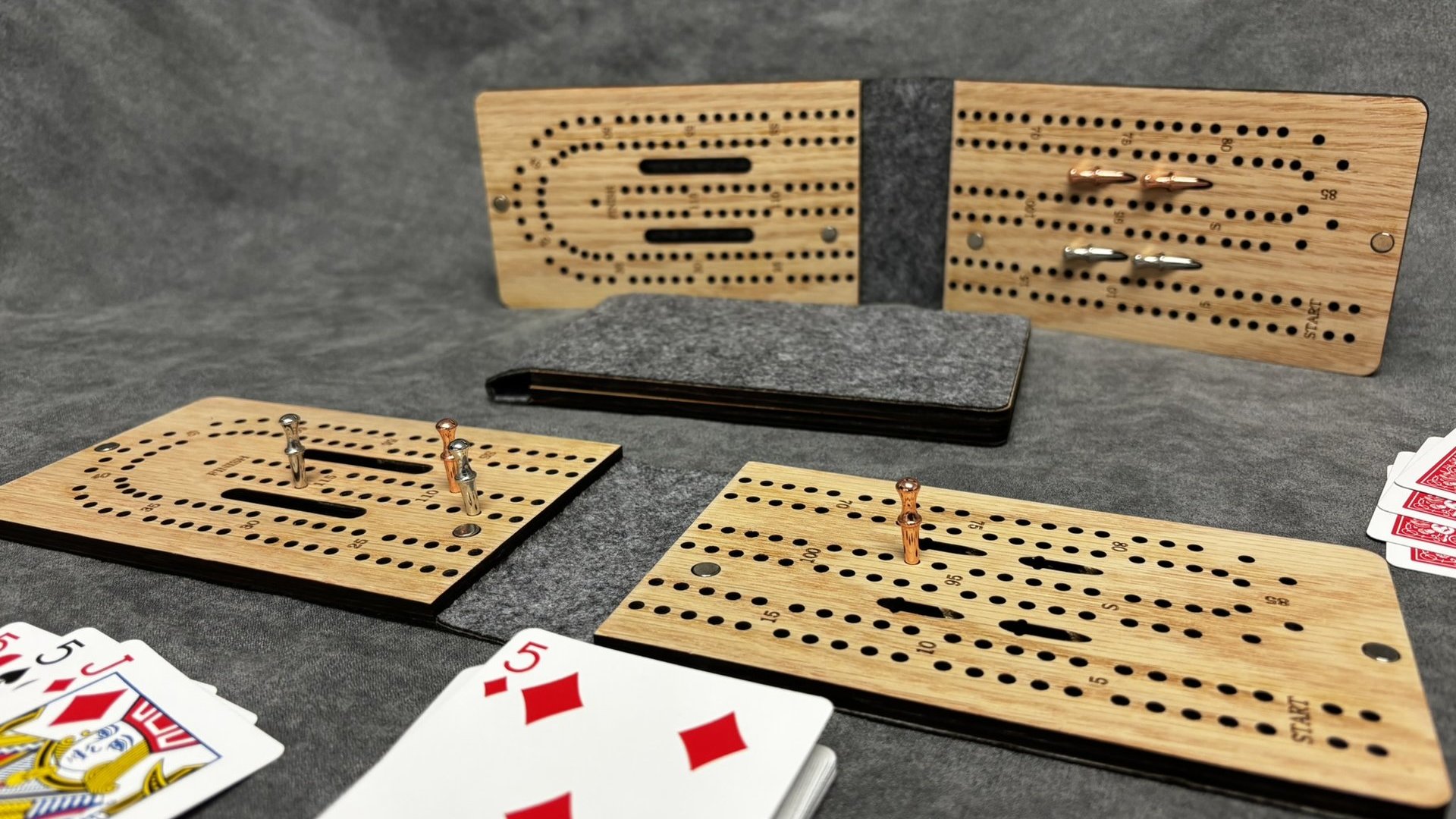 Compact Folding Travel Cribbage Board with Metal Pegs – Portable Oak Game for Camping & On-the-Go Fun