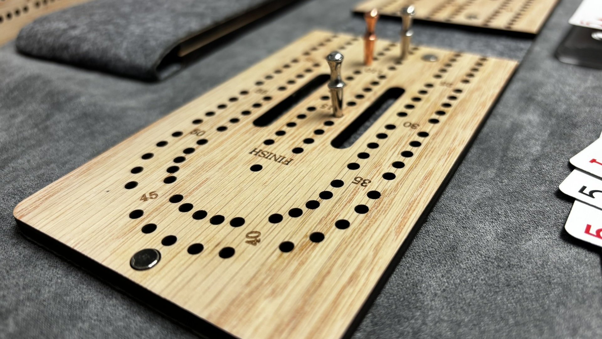 Compact Folding Travel Cribbage Board with Metal Pegs – Portable Oak Game for Camping & On-the-Go Fun