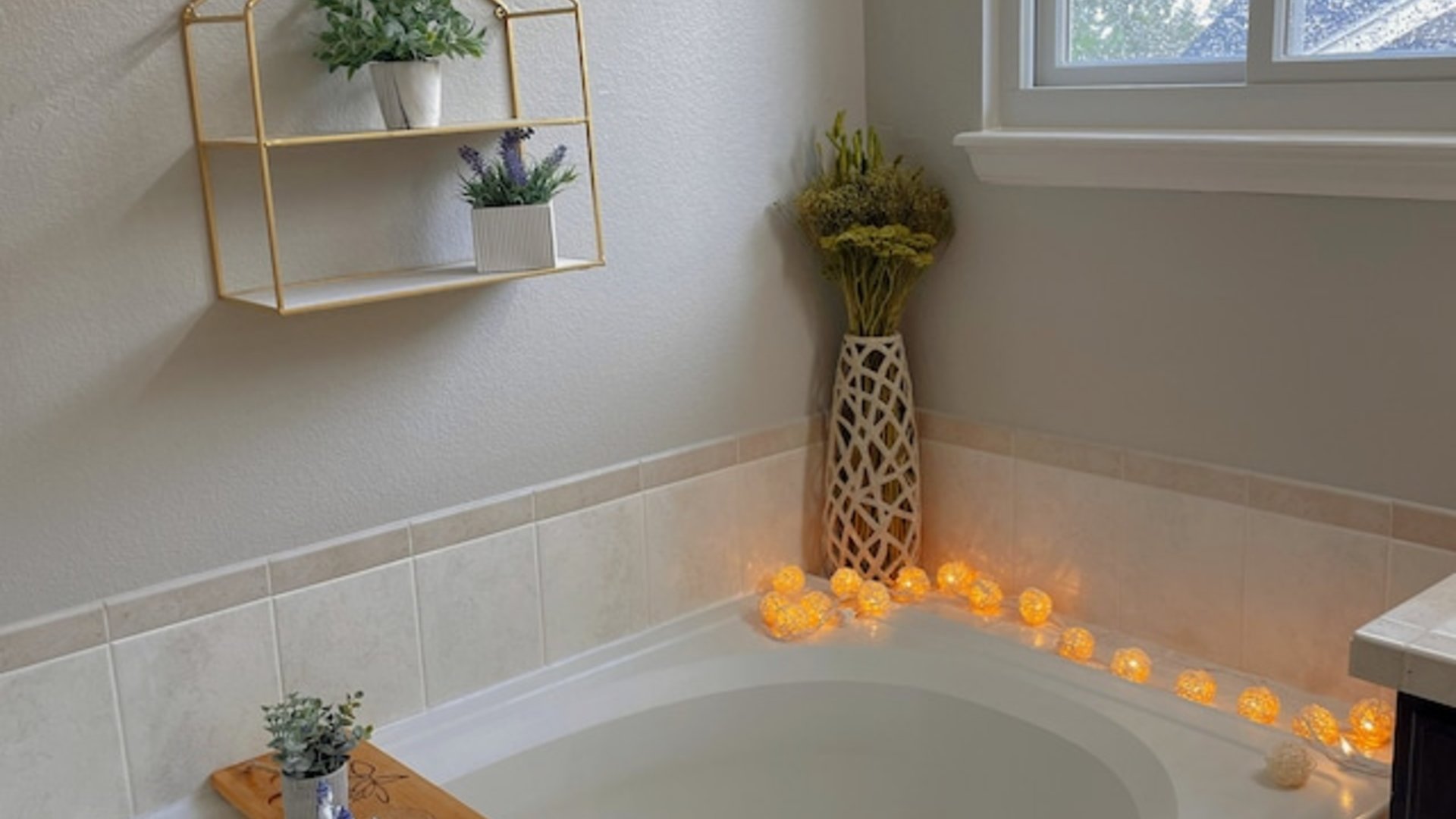 Relaxation Enhancer: Bath Tray Caddy for Spa-Like Baths